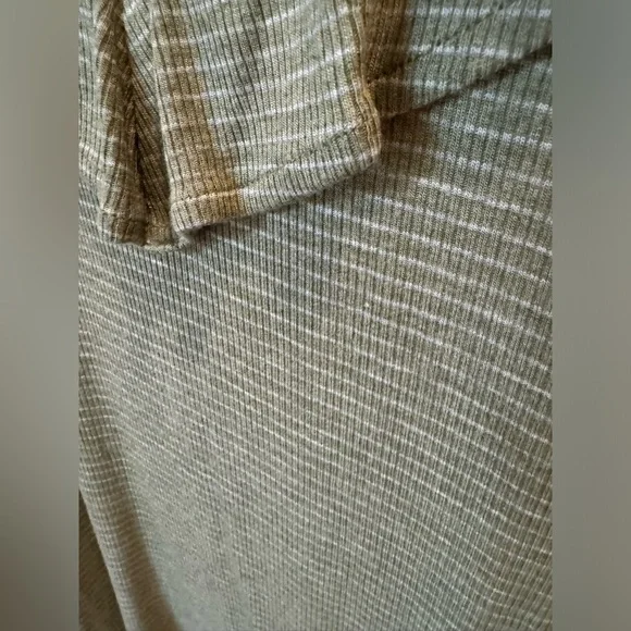 Cabi - Light Sage Green Ruffled Neckline Tank Top - Size L - Picture 6 of 9